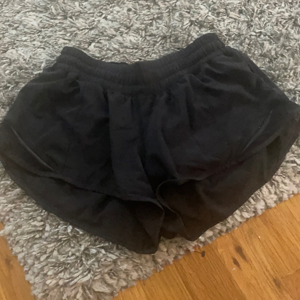 Lululemon Hotty Hot 2.5” Shorts Black